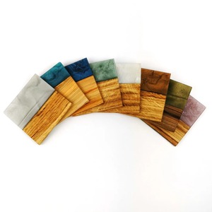 Posavasos de resina epoxi y madera de cedro personalizable diseñado para servir té de alta calidad, decoración del hogar, espacios de hospitalidad - Product Image 1