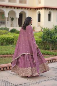 Commandez dès maintenant : Lehenga Choli de mariée de créateur en tissu Faux Georgette 2026 avec broderie de sequins et bordure en dentelle aux couleurs vives, pour femme, idéal pour les fêtes spéciales. - Product Image 2
