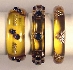 Bracelet en résine artisanale Bijoux ethniques exquis pour femmes Matériau léger artistique élégant et design avant-gardiste - Product Image 4