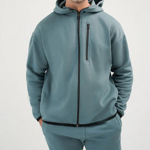 Conjunto Deportivo Personalizado para Hombre de Dos Piezas en Poliéster, Chaqueta de Nailon con Cierre y Pantalones Cortos, Conjunto Deportivo Personalizado de Nailon para Hombre - Product Image 2