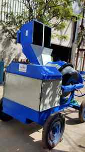 Broyeur de déchets industriels avec trémie robuste et cadre à roulettes pour des opérations de recyclage efficaces - Product Image 5