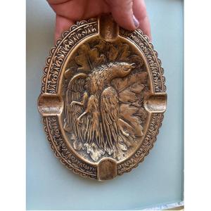 Cenicero de latón de inspiración vintage con pátina envejecida, perfecto para la colección de antigüedades y espacios de decoración con temática Retro - Product Image 2