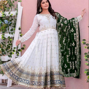 Robe Anarkali de créateur de qualité supérieure avec broderie et séquence pour les fêtes disponibles au prix d'exportation - Product Image 1