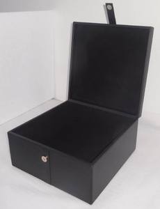 Boîte à sèche-cheveux en cuir PU - Product Image 3