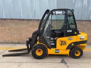 Chariot élévateur électrique JCB 30D, capacité 3 tonnes, 4x4, tout-terrain, commande assise, jaune et noir - Product Image 6