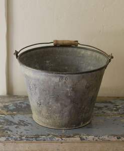 Cubo de maceta galvanizado resistente a la intemperie con impresión clásica de retrete para encantadores proyectos de decoración rústica al aire libre - Product Image 1