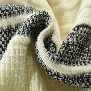 Vente en gros de vêtements pour hommes Meilleures ventes Tricots Chandails pour hommes Conception personnalisée OEM Col rond Coton tricoté Hiver Couleur contrastée - Product Image 3
