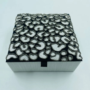 Boîte à bijoux en coton fait main à motif animalier, brodée à la main, avec perles, couleur personnalisée, logo promotionnel - Product Image 1