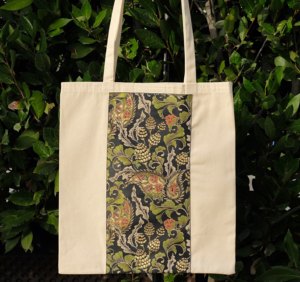 กระเป๋าผ้าแคนวาสที่มีการตัดเย็บด้วยซิปและตกแต่งด้วยโซ่ (36x40ซม.) ในผ้าแจ็คการ์ดโพลีเอสเตอร์100% - Product Image 4