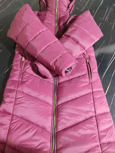 Veste d'hiver à fermeture éclair tendance pour femmes, nouvelle vente en gros, veste imperméable à capuche pour femmes, fabricant de vestes matelassées chaudes OEM - Product Image 2