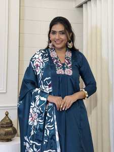 Venta al por mayor exclusiva Chinon Kurti Bottom & Dupatta colección para fiesta totalmente catalogada - Product Image 4