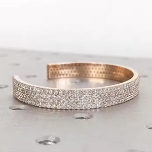 Bracelet de manchette en or rose massif pour femme Bracelet en diamant naturel minimaliste Bracelets à breloques plaqués or Cadeaux de mariée - Product Image 3