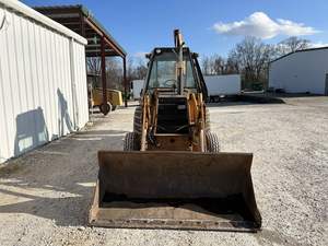 Chargeuse-pelleteuse Case 580D de 1983, neuve et d'occasion, à vendre / Tracteur de haute qualité à prix avantageux - Product Image 5