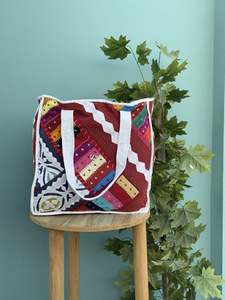 Vente en gros de sacs fourre-tout faits à la main en coton matelassé sacs de courses imprimés patchwork pour femmes sacs de plage d'épicerie pour usage quotidien - Product Image 2