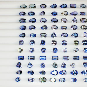 พลอยแทนซาไนต์ธรรมชาติ คัดเลือกอย่างดี คุณภาพ AAA ความเงางามเยี่ยม สวยงามมาก เหมาะสำหรับทำเครื่องประดับทุกชนิด - Product Image 1