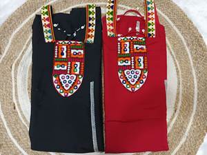 Kurti de coupe droite sans manches de style moderne avec broderie Kutchi vibrante et travail en miroir - Product Image 6