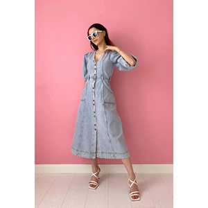 Vestido vaquero para mujer con mangas abullonadas y lavado efecto nieve, disponible al por mayor - Product Image 3