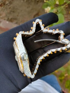 Montre en or sertie de diamants de qualité supérieure pour les soirées d'affaires et le port quotidien, disponible à un prix compétitif en provenance d'Inde - Product Image 5