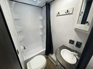 Caravana de Calidad, Conveniente y Cómoda en Venta, Fácil de Remolcar y Maniobrar, Diseñada para un Viaje Cómodo en Cualquier Trayectoria - Product Image 4