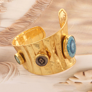 Brazalete de moda al por mayor, pulsera ajustable solar natural de cuarzo, pulsera llamativa de banda ancha chapada en oro de 18 quilates de latón macizo - Product Image 4