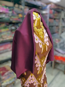 Maqbal Dirac marron chocolat avec broderie cœur doré et Garbasaar floral assorti - Product Image 2