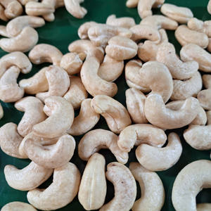 Prix bas W180 Noix de cajou SANTIGO Kaju Badam Délai court Noyaux de cajou W180 - Product Image 1