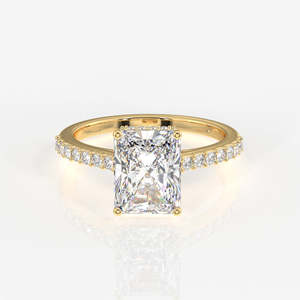 แหวนมอสซาไนต์ทรงเรเดียนท์คัท ประดับด้วยวงแหวนซ่อนรอบเพชร ทอง 14k ให้ประกายเปล่งประกาย - Product Image 1