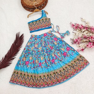 Ensemble Lehenga Choli pour filles Shoryam Fashion, imprimé bleu, tenue ethnique de qualité supérieure, à une épaule, longueur au sol, pour les fêtes des enfants - Product Image 2