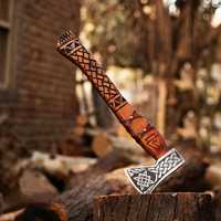 Hache en acier à haute teneur en carbone personnalisée faite à la main avec hachette sculptée à la main, haches viking de qualité industrielle pour l'extérieur avec étui en cuir fin