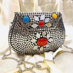 Sacs pour femmes Sacs de luxe en métal et perles de résine Sacs à main pour femmes Party Wear Utilisation disponible au meilleur prix auprès de l'exportateur indien - Product Image 2