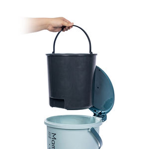 Poubelle ronde de style japonais avec pédale en plastique et poignée, adaptée à un usage domestique, au bureau et au restaurant. - Product Image 3