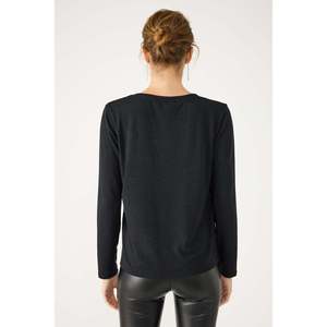 Blusa Casual de Satén para Mujer, con Lentejuelas y Bordado de Piedras, Cuello en V, Manga Corta, Talla Única Disponible XS-XL, Primavera, Estilo Regular - Product Image 4