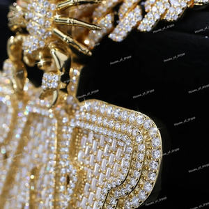 Colgante con la letra W con incrustaciones de diamantes de moissanita, colgante hip hop, joyería con inicial personalizada, diseño de lujo en acero inoxidable para hombre - Product Image 3