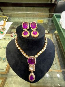 Ensemble de colliers Moissanite Kundan de haute qualité finition Premium bijoux de mariée et de fête avec des détails fins étincelle luxueuse - Product Image 3