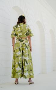 Conjunto de Dos Piezas Midi Floral Verde Lima, Top Corto y Pantalones Anchos, Atuendo de Verano, Vestido de Vacaciones, Estampado Botánico, Conjunto a la Moda - Product Image 3