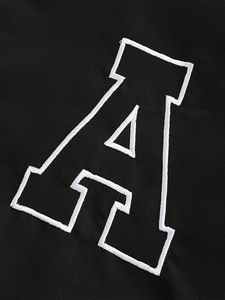 Veste universitaire Letterman en laine pour hommes, veste universitaire noire avec logos brodés et étiquettes sur mesure, veste universitaire pour hommes - Product Image 3