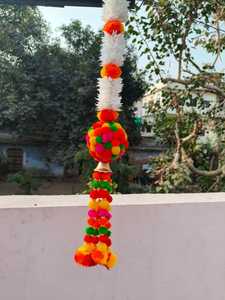Jasmine Et Pom Pom Ball Faux Guirlande Artificielle Tentures Paire Pooja Pendaison De Crémaillère Décor Haldi Mehendi Dholk Noël Dec - Product Image 5