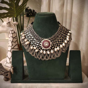 Collar Tribal Tales Rani Pearl Kundan Fusion, Diseño Elegante e Intrincado para Mujer - Product Image 2