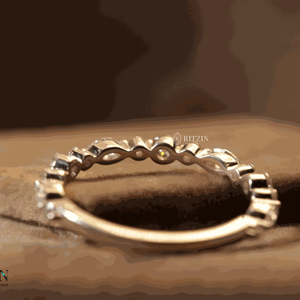 Anillo de Compromiso de Media Eternidad con Moissanita de Corte Marquesa y Redondo de 0.72 TCW, Engaste de Plata de Ley para Mujer - Product Image 3