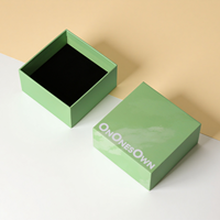 Boîte cadeau de luxe avec logo personnalisé, boîte carrée en carton rigide vert, boîte à bijoux personnalisée avec couvercle et base, avec insert en mousse