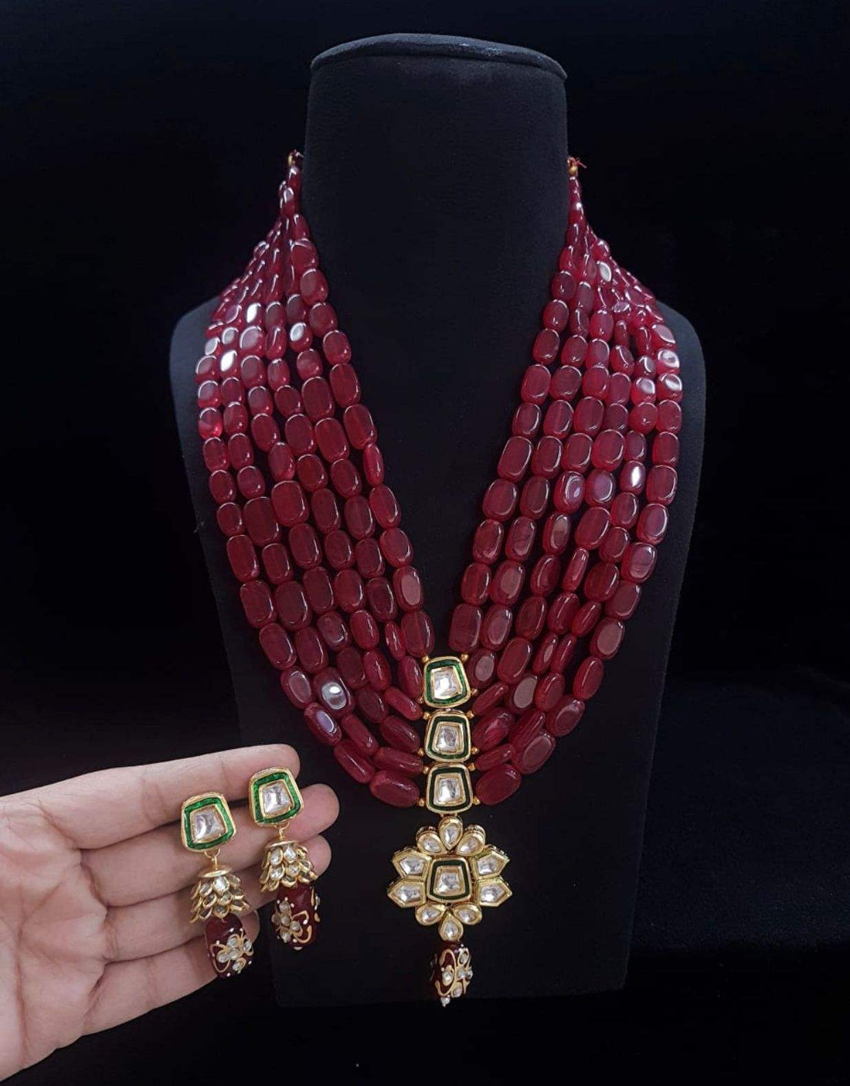 สีน้ำตาลแดง