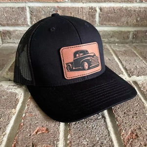Sombrero de camionero de malla estructurada con diseño de parche de cuero personalizado, proveedor hecho en Vietnam, moda cómoda y de alta calidad para adultos - Product Image 1