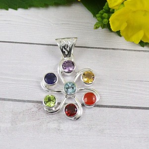 Colgante Hecho a Mano de Plata de Ley 925 con Baño de Rodio, Estilo Boho, con Piedras Preciosas Naturales Multicolores - Product Image 4