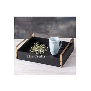 Plateau de service design tendance pour ustensiles de cuisine Plateau de service alimentaire de taille et de forme personnalisées avec poignées en métal doré - Product Image 1