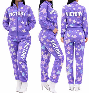 Ensemble de survêtement pour femmes personnalisé en gros, imprimé étoiles violettes, veste zippée avec inscription Victory et pantalon de survêtement assorti - Product Image 2