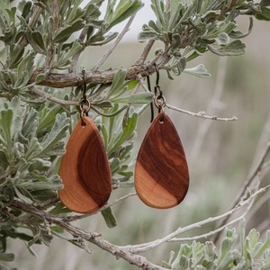 Pendientes bohemios de madera hechos a mano para niñas - Product Image 3