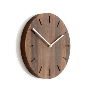Horloge murale en bois de teck sculpté design surdimensionné style ferme rustique idéal pour les maisons modernes salles à manger ou intérieurs de vie - Product Image 2