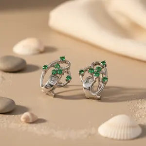 Boucles d'oreilles créoles en argent pour femmes avec zircon vert émeraude, diamant délicat et perle, style tendance pour fiançailles - Product Image 1