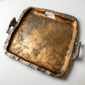 Plateau en aluminium LustraLine avec bord extérieur décoratif en forme de plat profond finition métallique et base en velours pour une utilisation sans rayures - Product Image 6