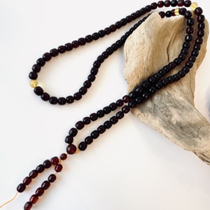 Mala bouddhiste en ambre baltique naturel, perles d'ambre cerise avec entretoises jaunes clairs, fabriqué à la main en Pologne - Product Image 6